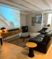 Charmante petite maison avec baignoire Balneo et video projecteur - Chambres d'hôtes Chaudes-Aigues