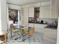 Serena's Beach Side Apt with Parking and AC - Bed and Breakfast Monterosso al Mare