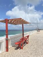 Family Apartment with Balcony, 5 min from the Beach - B&B Santa Cruz