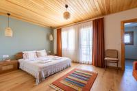 Deluxe Double Room with Side Sea View