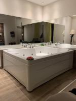 Jacuzzi In Bedroom Elegance Apartments - B&B Zlatibor