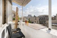 Artistic 2BR Apt w Balcony in Florentin Center - B&B Tel Aviv