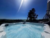 3 Bedroom Contemporary retreat & hot tub - Bed and Breakfast