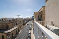 Homey 1BR home with Balcony in Heart of Malta by 360 Estates - Chambres d’hôtes Birkirkara