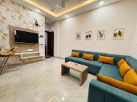 Home Escape 1BHK Bliss with Balcony Near Mahalaxmi Nagar - B&B Indore