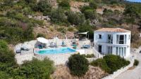 Villa Petros, Vassiliki, Lefkada - 3 bedrooms, pool, stunning views - B&B Póndi