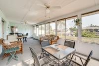 Englewood Home on Canal: Boat to Lemon Bay! - Chambres d'hôtes Englewood