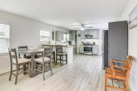 Steps to Seawall: Fenced Family Home in Galveston! - B&B Galveston
