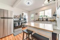1 Block to Heart of Hilo: Fully Renovated Home - Chambres d'hôtes Baie de Hilo