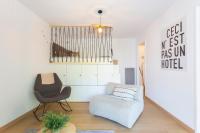 Chez Stéphanie De - Superbe studio design en centre ville avec piscine - B&B La Grande-Motte