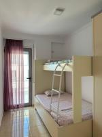 Appartamento con 2 Camere da Letto e Vista Mare