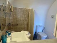 Iviscos Traditional House - B&B Oía