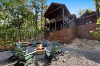 Cozy Luxe Cabin Hot Tub plus Firepit - Bed and Breakfast Broken Bow