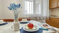 Светлая квартира рядом с ТРЦ MEGA Уют Wi-Fi и личное заселение - B&B