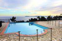 La Pinède - Small 2 bedroom sea view - with swimming pool - B&B Le Lavandou