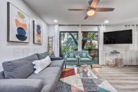 New Listing - Dog Friendly - Recently Renovated - Multi-Level Condo - Short Walk to the Beach - Ferienwohnung Fernandina Beach
