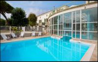 Studio Chateliers, piscine chauffée, spa et jardin à St Martin de Ré - B&B Saint-Martin-de-Ré