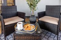 2 bed O2-Canary Wharf-Excel- in 30 mins London boat ride - 30 Mins Contractors-Families-Corporate people- Wifi 500mb-Flex CheckIn-Shops-Train Station - B&B Woolwich