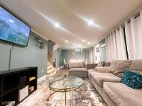 Massive 4 bedroom with fenced yard - B&B Buffalo