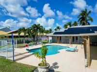 Heated Pool - Game Room Cool - Bed and Breakfast Boynton Beach