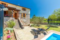 Villa Dora - family house with saltwater pool in Gostinjac, Krk Island - Chambres d'hôtes Gostinjac