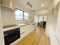 3 bedroom family home Close to the Base - B&B