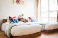 Tweepersoonskamer met 2 Aparte Bedden en Eigen Badkamer