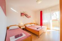 Apartamento de 2 dormitorios con terraza y vistas al mar