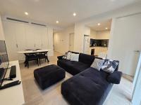 Spacious Modern Apartment With Private Garden - B&B