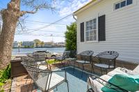 Mystic Riverfront Captain's Home - Chambres d’hôtes Groton