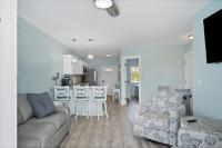 1 BR, Heated POOL, 1 Mile direct gulf access, GREAT Location, Dockage Apt B - Bed and Breakfast Englewood