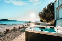BUQEZ ECO RESORT - Beach Villa 28 - Directly by beach - Chambres d’hôtes