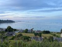 Maison Familiale vue mer et plage à pieds - B&B Ploubazlanec