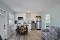 1 BR, Heated POOL, 1 Mile direct gulf access, GREAT Location, Dockage , Apt C - Chambres d’hôtes Englewood