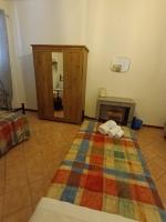 Camera Matrimoniale/Doppia con Letti Singoli con Bagno in Comune