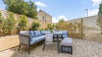 Luxury 3-Bed Cirencester Apartment with garden, parking and EV charger - Bed and Breakfast Cirencester