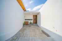 Umah Jerapah Canggu, Exquisite Brand New Villa 2BR - 10 minutes to Batu Bolong Beach - Chambres d'hôtes Canggu