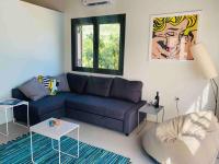 A designed loft studio a minute walk to the beach - B&B