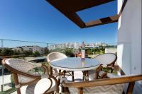 Modern 4-Person Apartment with Pool & Indoor Parking - Bed and Breakfast Estepona