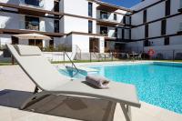 Modern 4-Person Apartment with Pool & Indoor Parking - Bed and Breakfast Estepona