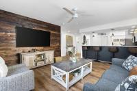 Lake Front Escape - For 8 - B&B Branson