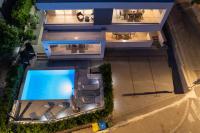 Apartments with pool Villa Zora - B&B