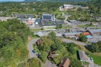 Do Not Disturb - Pigeon Forge Smoky Mountain Studio Cabin, Hot Tub, Fireplace - Ferienwohnung Pigeon Forge
