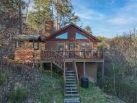Secluded Cabin Near Smoky Mountains. Hot Tub! Honeymoon! - Bed and Breakfast