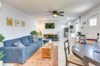 1 Mi to Pleasure Pier Walkable Home in Galveston - B&B
