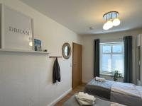 FeWo Hedi - zentrale und bequeme FeWo in Ostseenähe - B&B