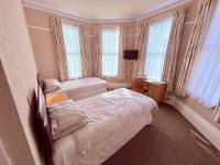 307 queens road Big double room with attached toilet and shower - B&B Nottingham