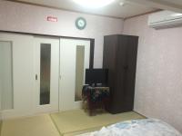 Einzelbett im Frauenschlafsaal