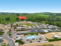 Rolling Hills Splash Escape -No Commercial Sign written Vehicles,Fishing Nearby & Communal Swimming Pool ,Pool open May to September - Chambres d'hôtes Cheriton Bishop