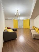 Огромные апартаменты у центра с 2 ванными комнатами - B&B Almatý